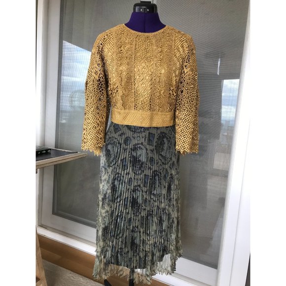 Burberry Dress Viscose in Gold - Picture 2 of 7